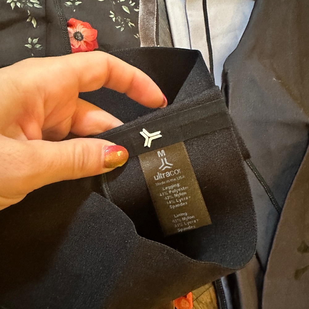 7 pairs of Ultracor Leggings - Picture 3 of 4